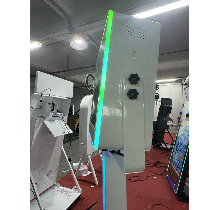 15.6 Inch Touch Screen DSLR Photo Booth with Led Light Stand for Party(Contact to place an order)