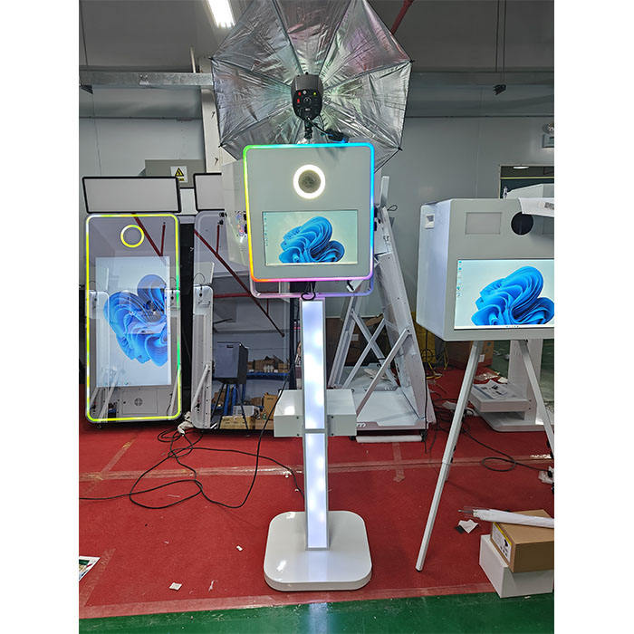 15.6 Inch Touch Screen DSLR Photo Booth with Led Light Stand for Party(Contact to place an order)
