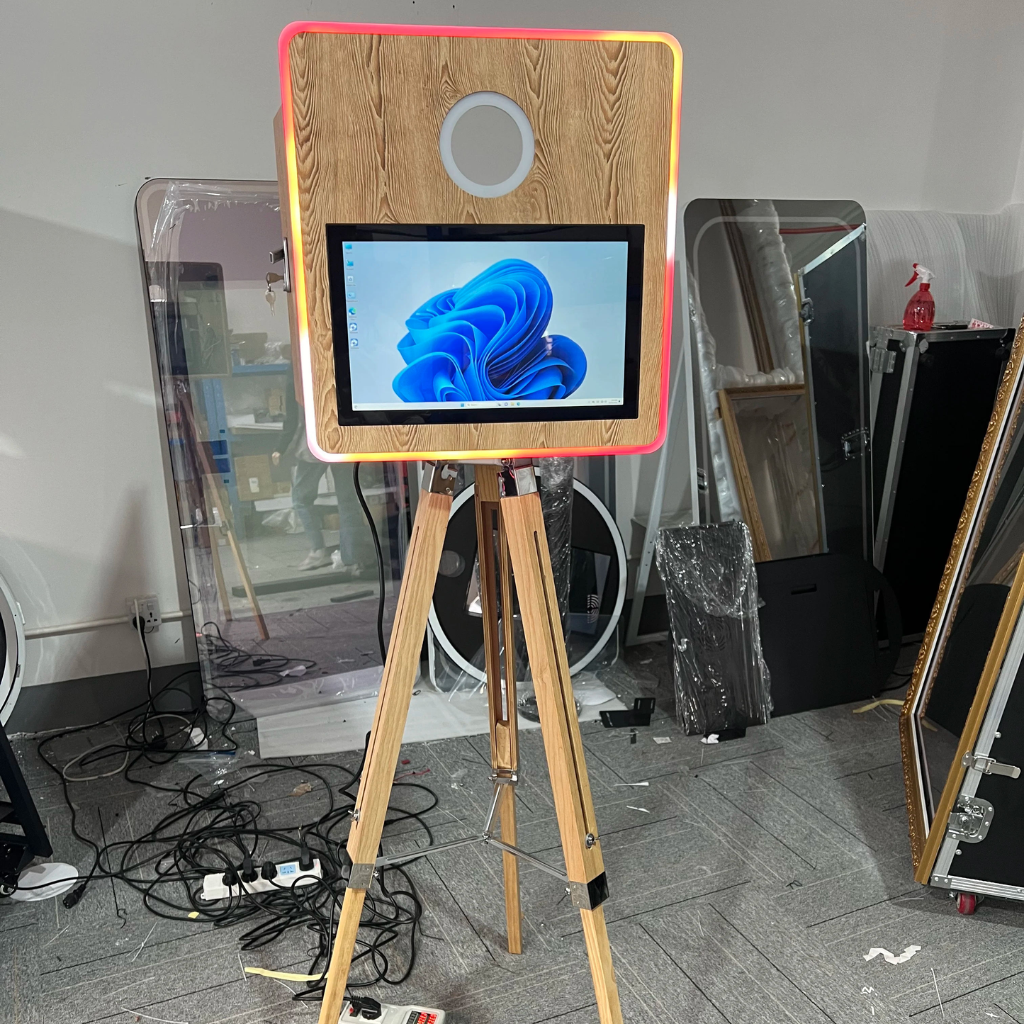 15.6 Inch Screen Wood Paint Color DSLR Camera Photo Booth for Party（Contact to place an order）