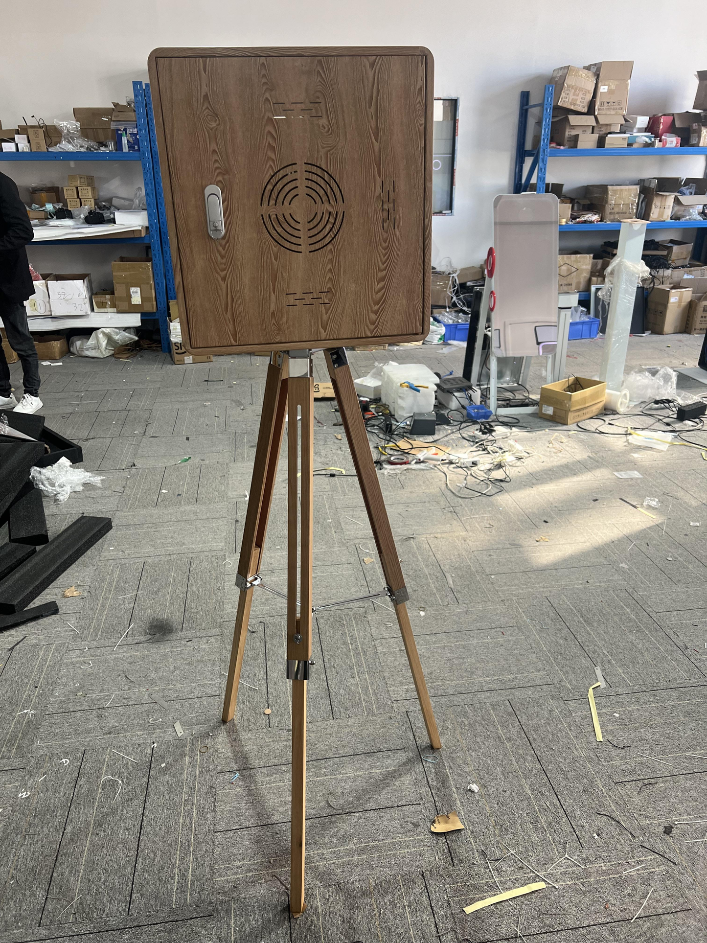 15.6 Inch Screen Wood Paint Color DSLR Camera Photo Booth for Party（Contact to place an order）