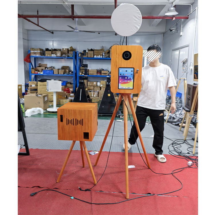 18.5 Inch Touch Screen with IPad Surface Pro Double Side Screen Wood Material DSLR Camera Photo Booth（Contact to place an order）