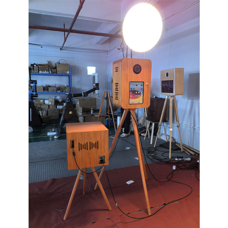 18.5 Inch Touch Screen with IPad Surface Pro Double Side Screen Wood Material DSLR Camera Photo Booth（Contact to place an order）